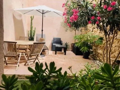 Séjour chez l'habitant Maison De Village Avec Vue Éguilles France